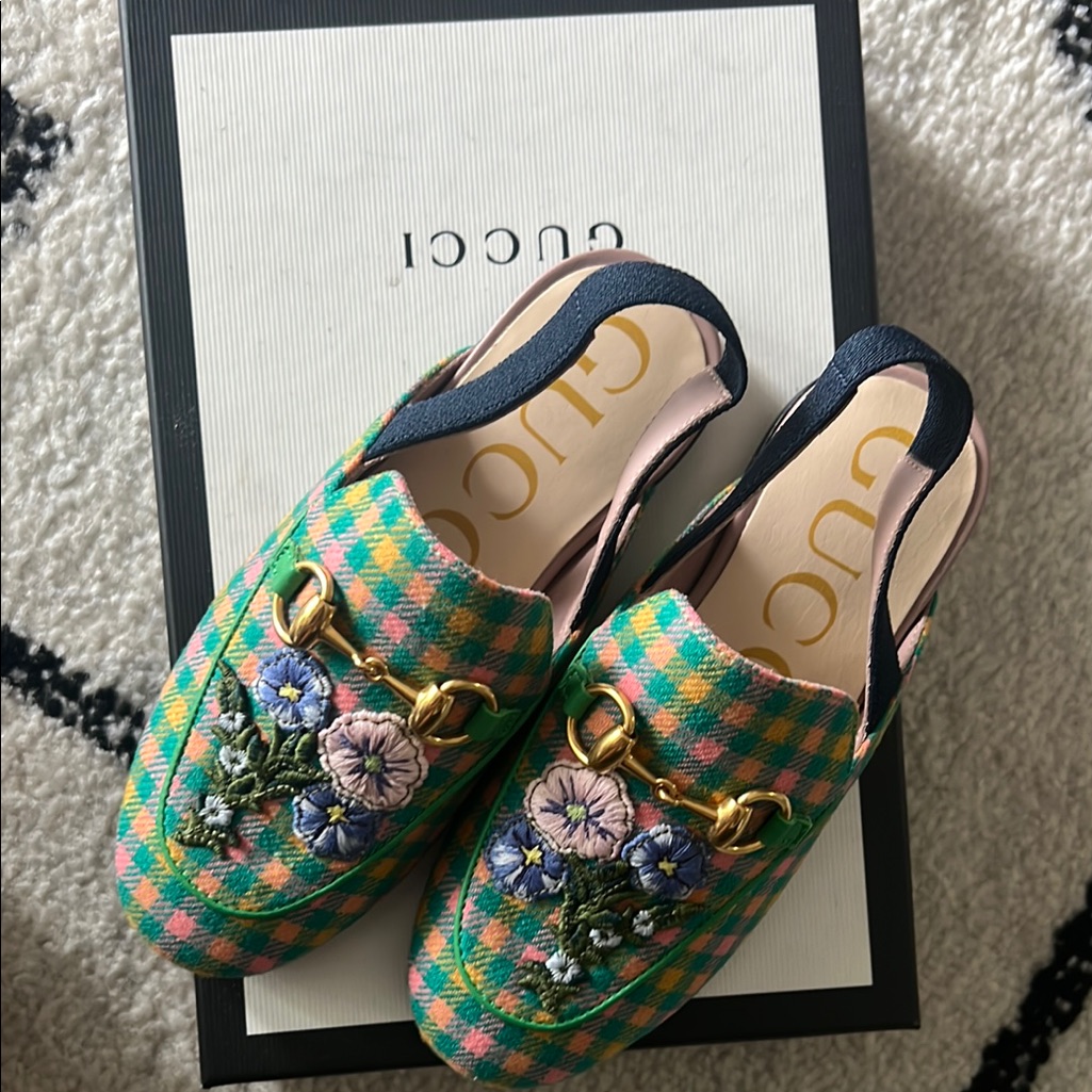 Girls Gucci Floral Embroidered Loafers - Green And Pink